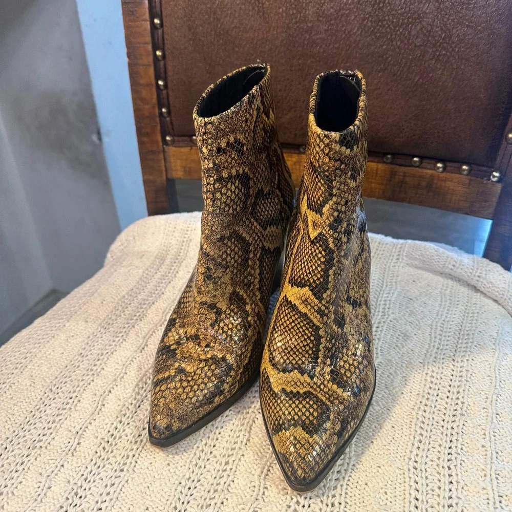 Dolce Vita Snakeskin Print Pointed Toe Ankle Boots in Tan & Black